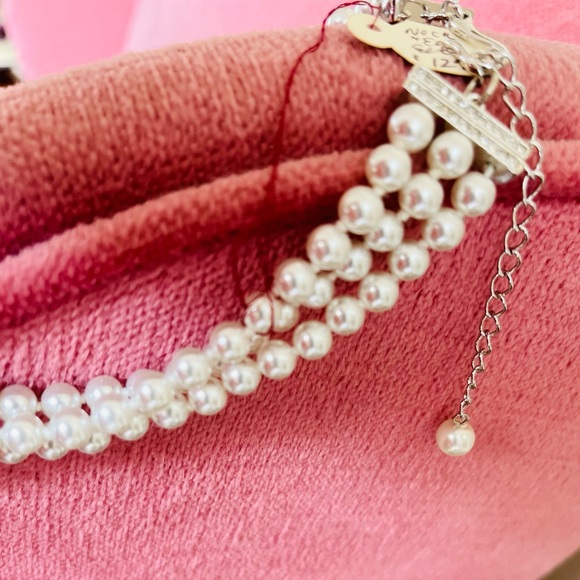 Elegant 3 layer faux off white pearls with crystal marquis sapphire pendant - Picture 15 of 16